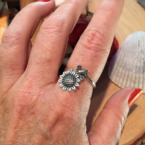 Sterling Silver Bumblebee and Sunflower Ring, Flower Ring, Boho - Picture 1 of 4